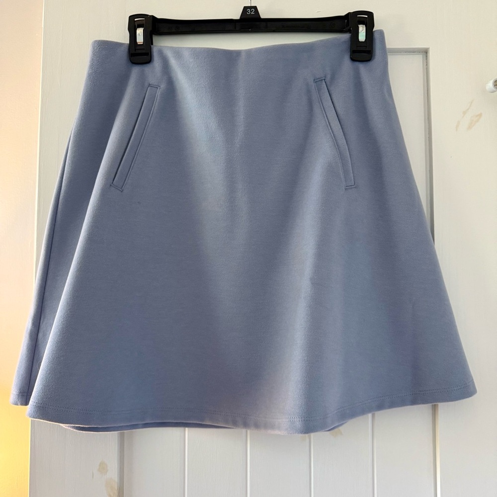 LOFT. Winter weight mini circle skirt